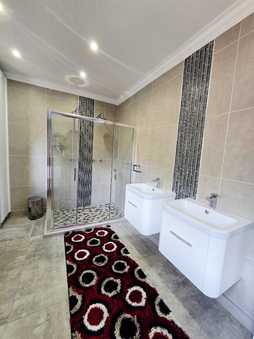 6 Bedroom Property for Sale in Wilkoppies North West